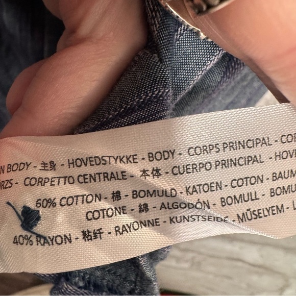 Ariat® Sleeveless Indigo Stripe,button-up Caroline top, western,beautiful,EUC - Picture 6 of 7